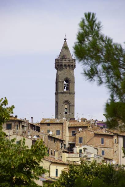 Antico campanile nel centro storico di Peccioli