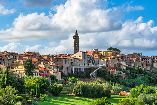 Skyline del borgo di Peccioli con architettura contemporanea