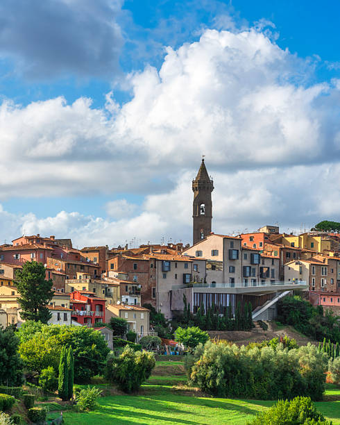 Skyline e torre campanaria del centro storico di Peccioli